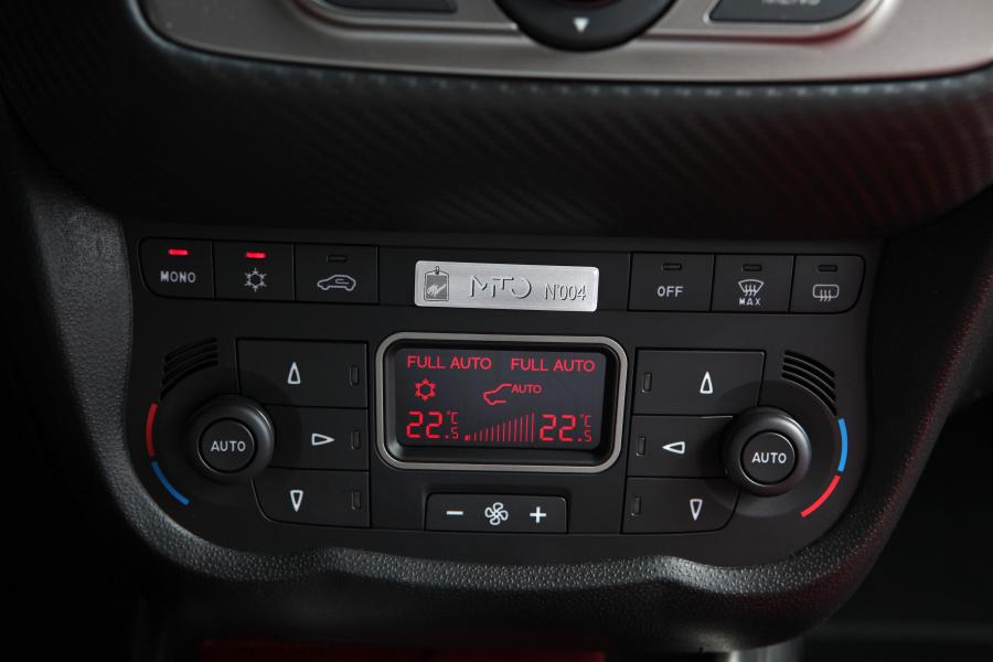 Детали интерьера Alfa Romeo MiTo R.I.A.R. (955) 2009 года  (фото 3 из 9)